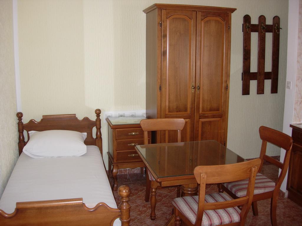 Rooms & Apartments Anka バール 部屋 写真