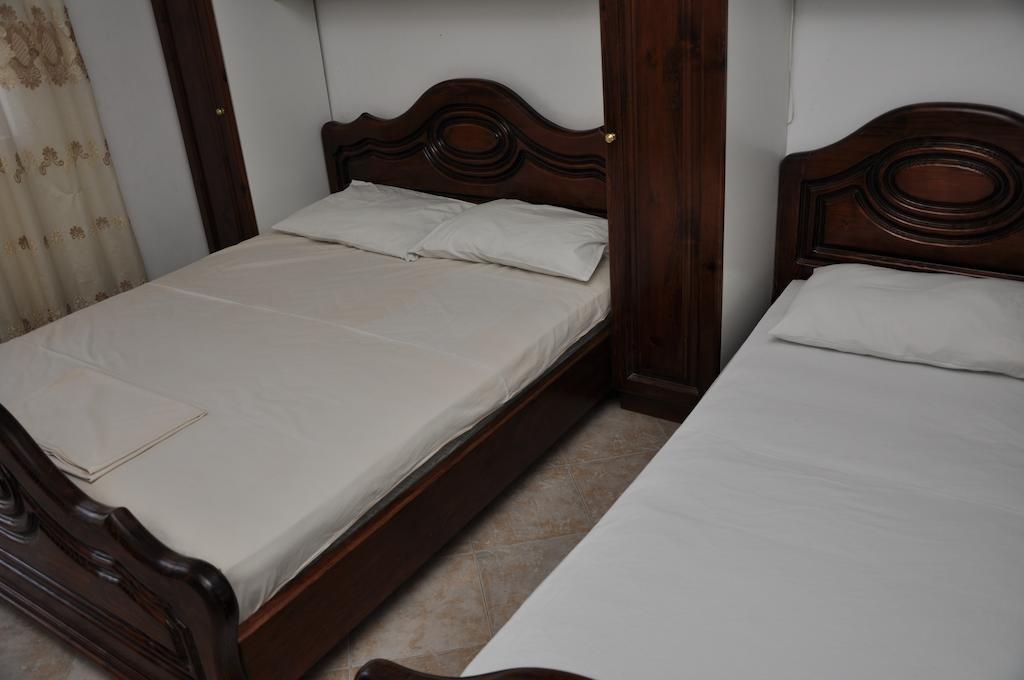 Rooms & Apartments Anka バール 部屋 写真