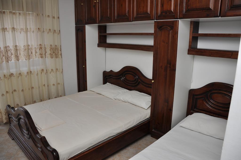 Rooms & Apartments Anka バール 部屋 写真